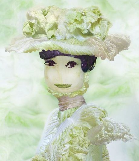 艺术家用蔬菜制作美女模型