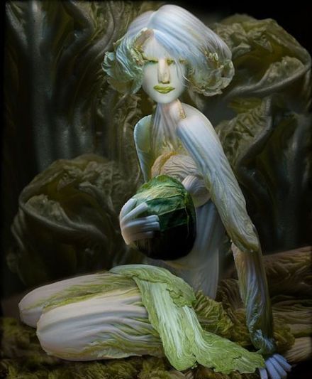 艺术家用蔬菜制作美女模型