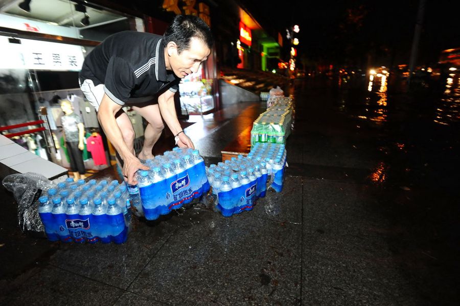 2011年6月9日晚20时左右，武汉突然间风雨大作，电闪雷鸣，今夏首场雷暴雨降临武汉。武汉一个小时内下了3亿吨雨，相当于2.5个东湖的水量。倚天 / 东方IC