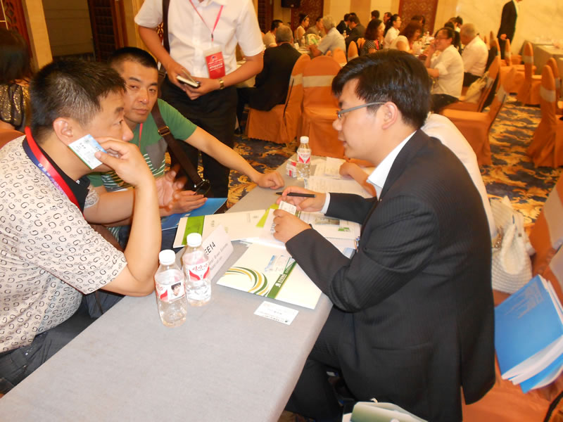与绥化开发区管委会白主任商洽