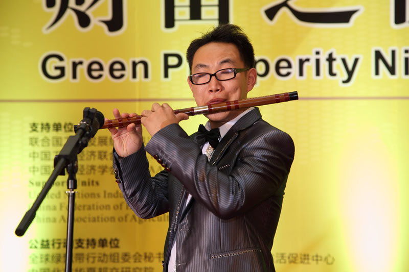 山水残疾人乐团仲辉乐笛子独奏