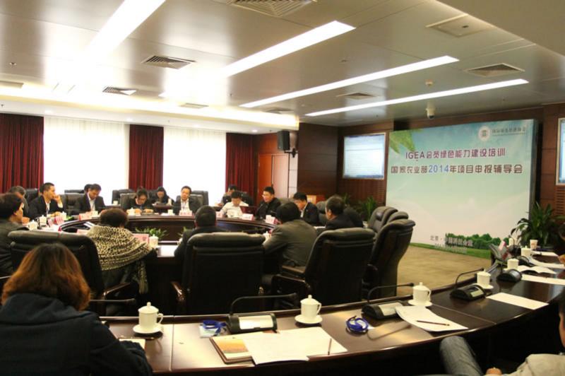 13-IGEA绿钻会员单位陈宜明先生以自己经营的企业为例向现场的企业家分享企业经营经验